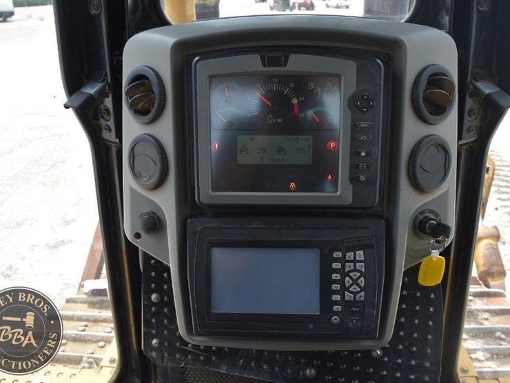 2015-caterpillar-d6t-xl-image-14
