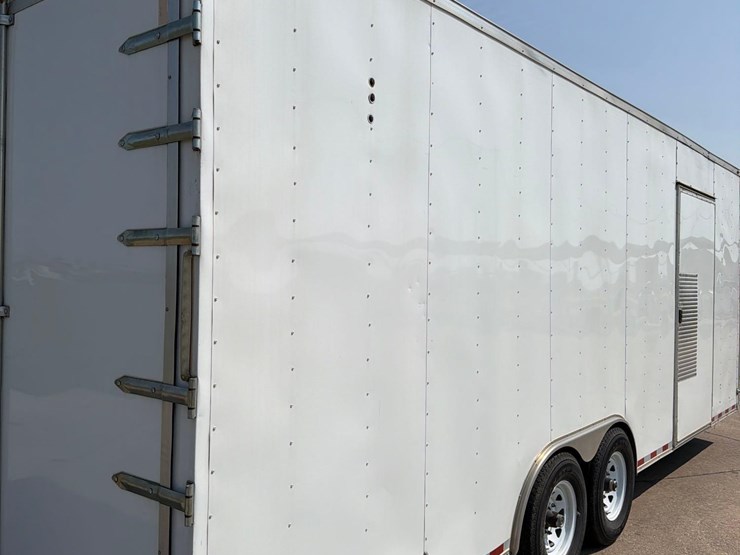 2018-diamond-100”-x-24ft-bumper-hitch-enclosed-trailer-image-6