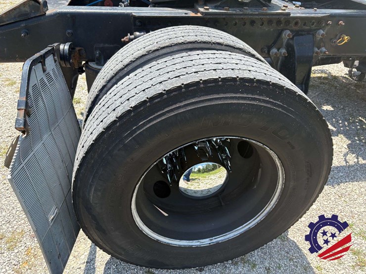 2017-freightliner-cascadia-113-image-25