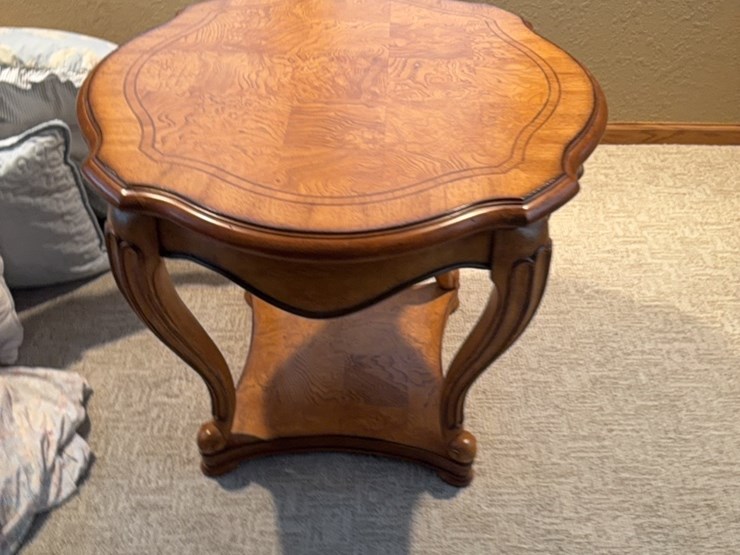 end-table,-nice-shape-image-2