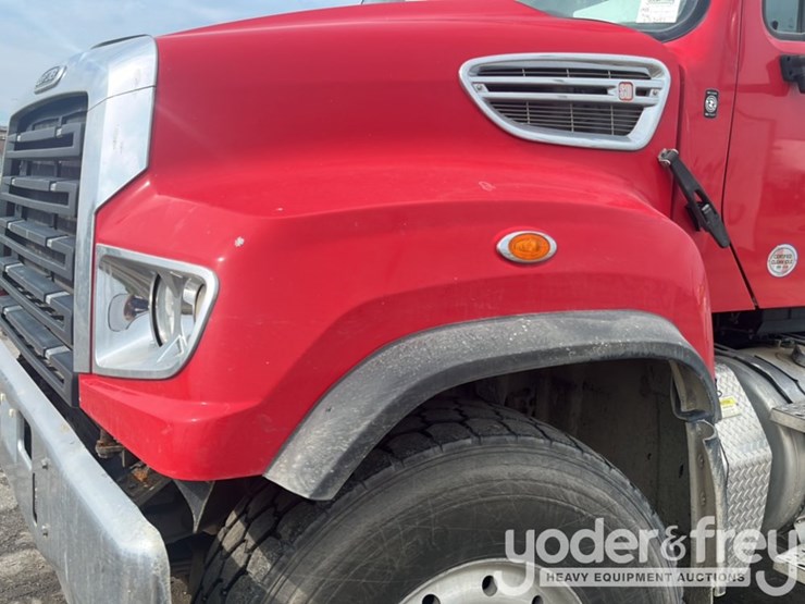 2018-freightliner-114sd-image-24