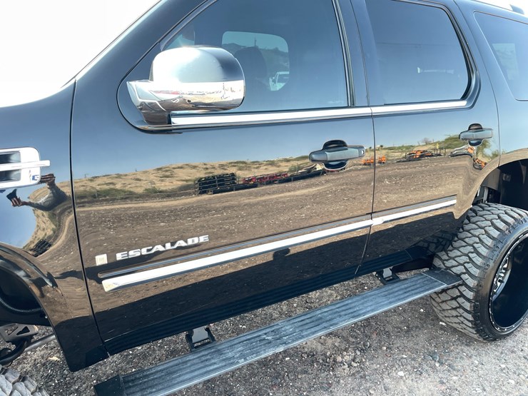 2009-cadillac-escalade-image-12