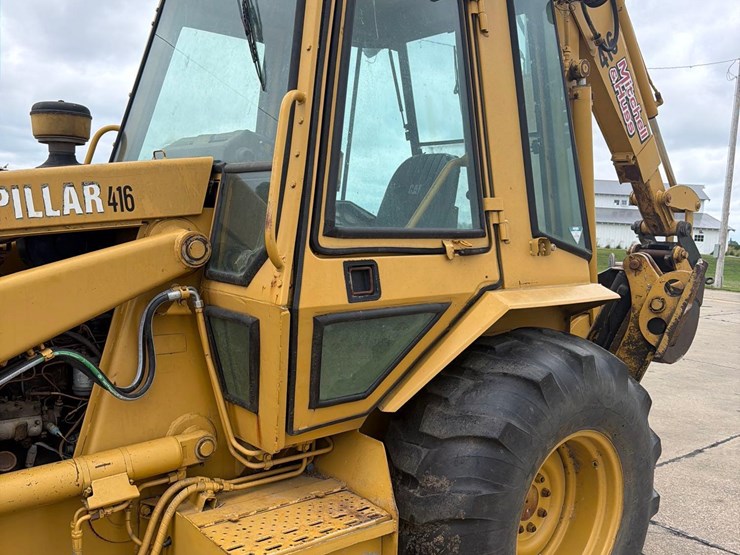 caterpillar-416-image-10