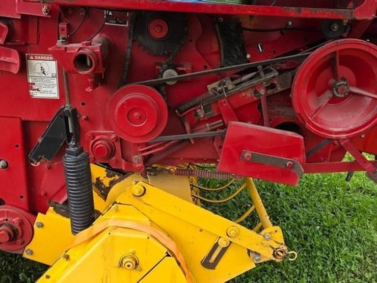 new-holland-br7060-image-26