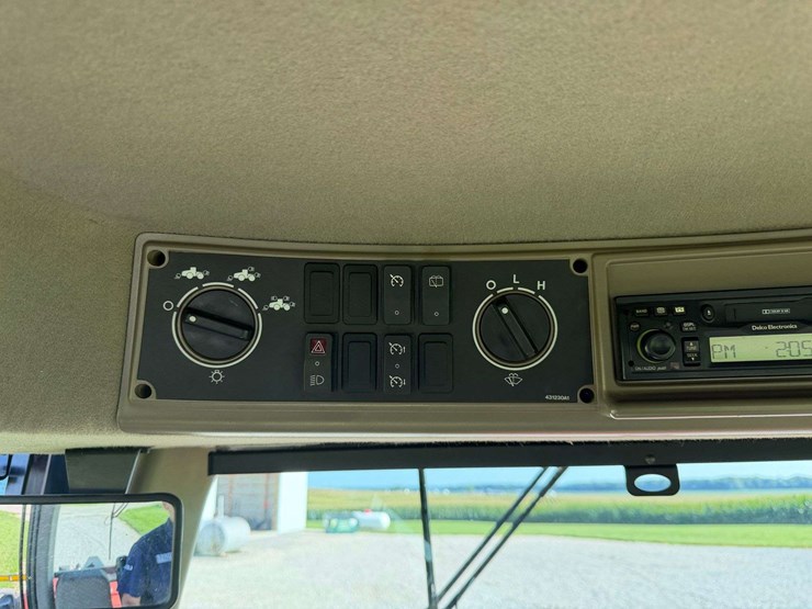 2007-case-ih-380-image-14