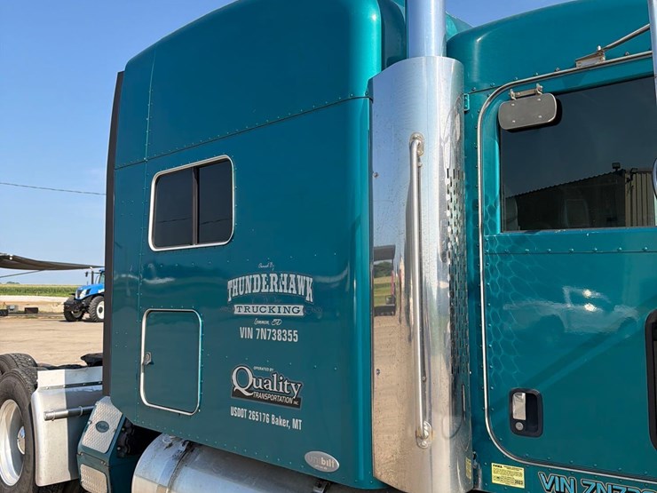 2007-peterbilt-379-image-24