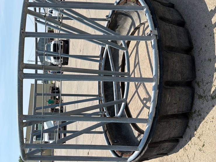 8-1/2ft-round-bale-feeder-image-3