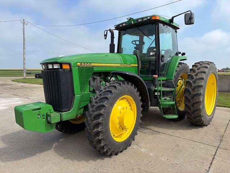 john-deere-8200-image-1
