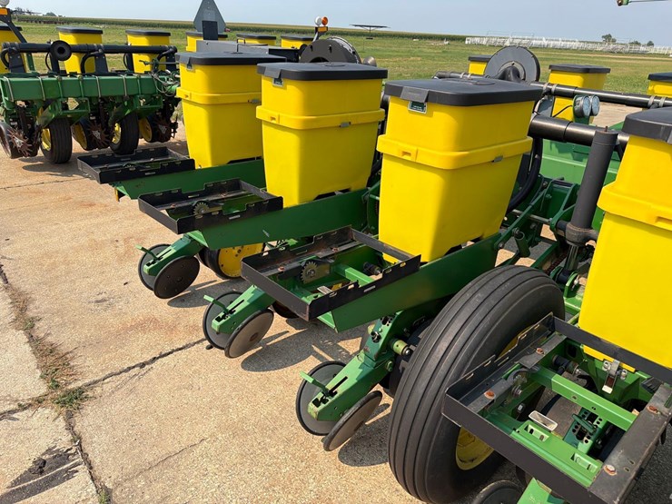 1994-john-deere-7200-image-18