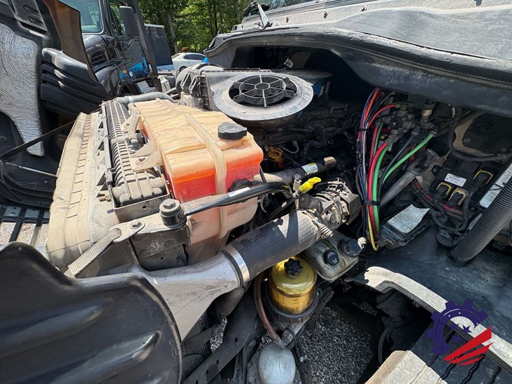 2016-freightliner-cascadia-113-image-36