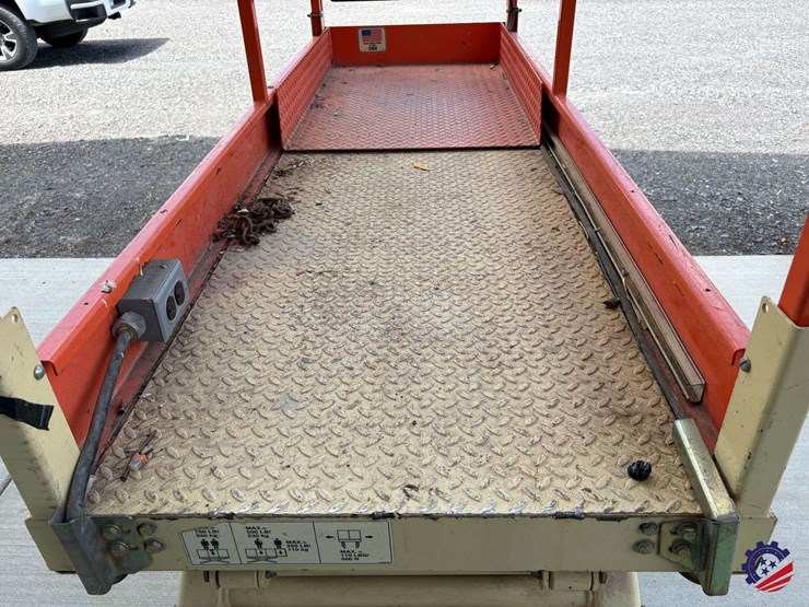 2001-jlg-2032e2-image-16