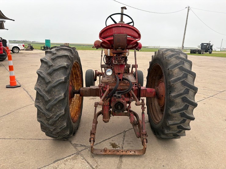 farmall-460-tractor-image-5