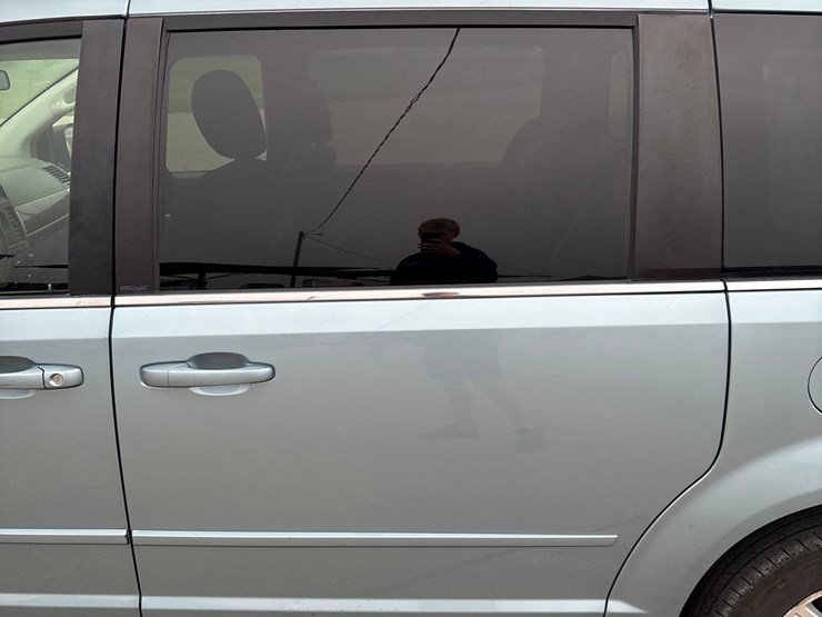 2008-chrysler-town-&-country-touring-image-8
