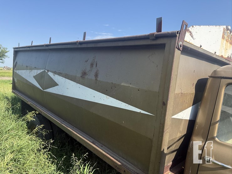 international-grain-truck-image-5