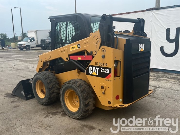2019-caterpillar-242d-image-4