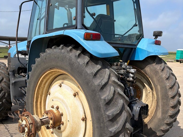 new-holland-8560-image-8