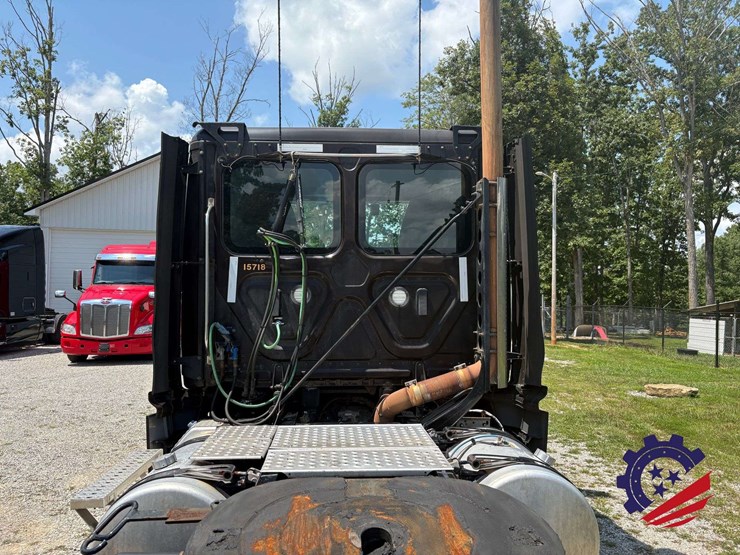 2017-freightliner-cascadia-113-image-22