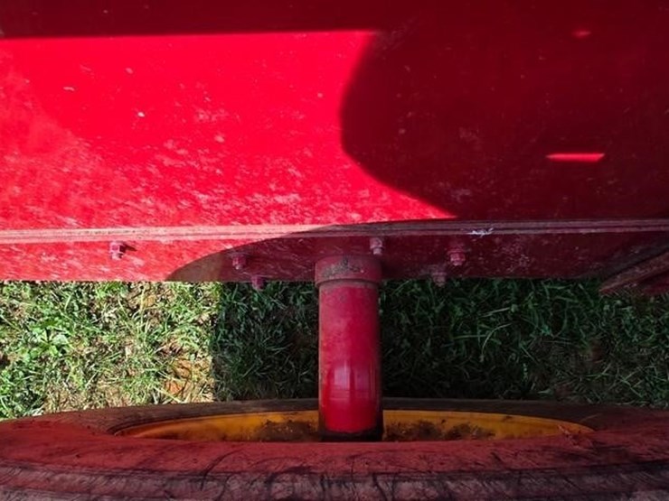 2019-new-holland-165-image-12