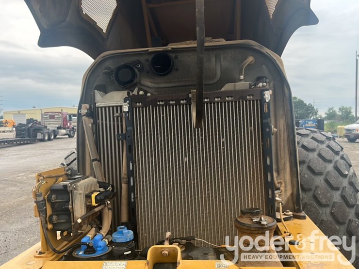 2016-caterpillar-cs56b-image-28