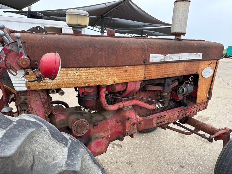 farmall-460-tractor-image-12