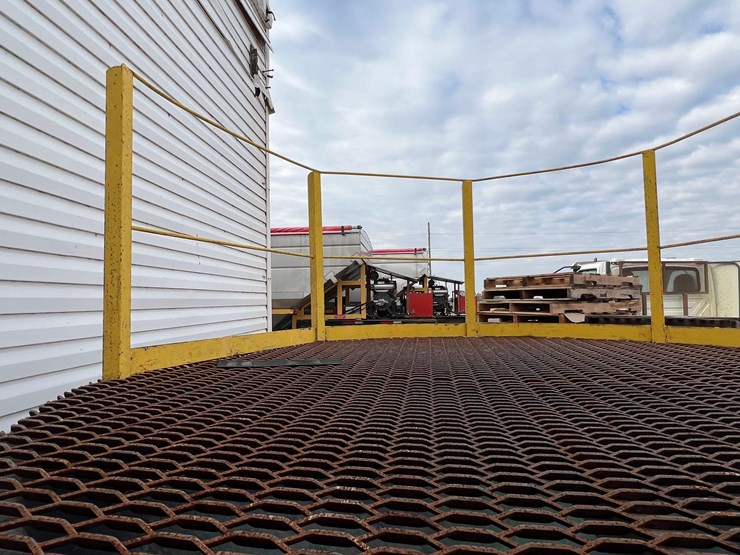 usc-800-seed-treater-with-guardrails-and-screen-image-40