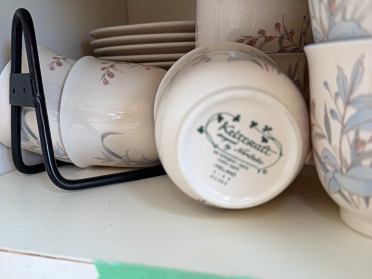 tea-cup-set-and-pottery-image-9