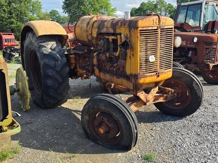 minneapolis-moline-tractor-(not-running)-114-image-1