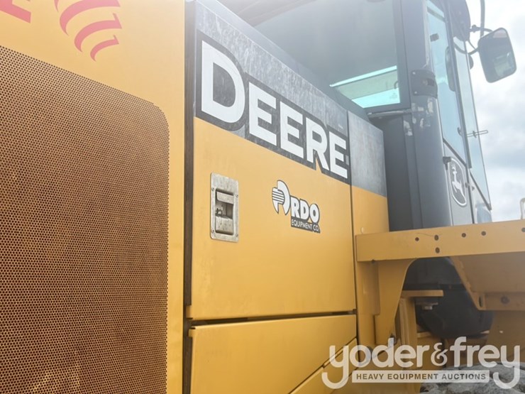 2014-deere-624k-image-25