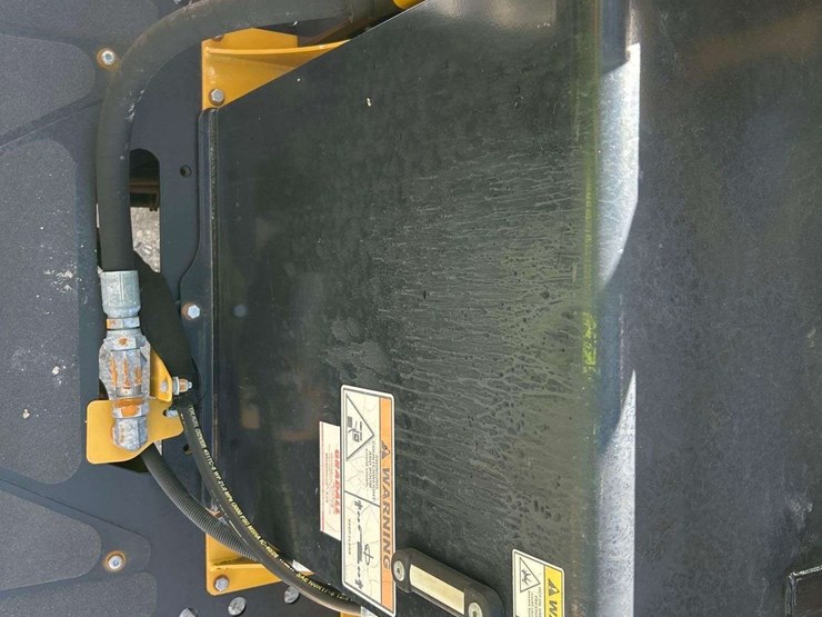 2017-freightliner-m2-106-image-32