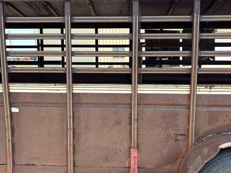 1990-trailmann-7ft-x-24ft-gooseneck-livestock-trailer-image-11