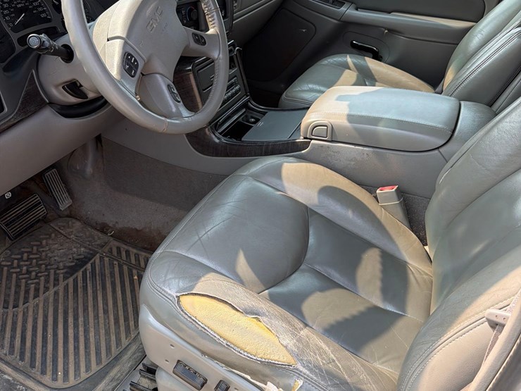 2005-gmc-yukon-denali-image-35