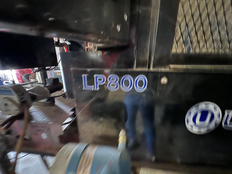usc-800-seed-treater-with-guardrails-and-screen-image-32