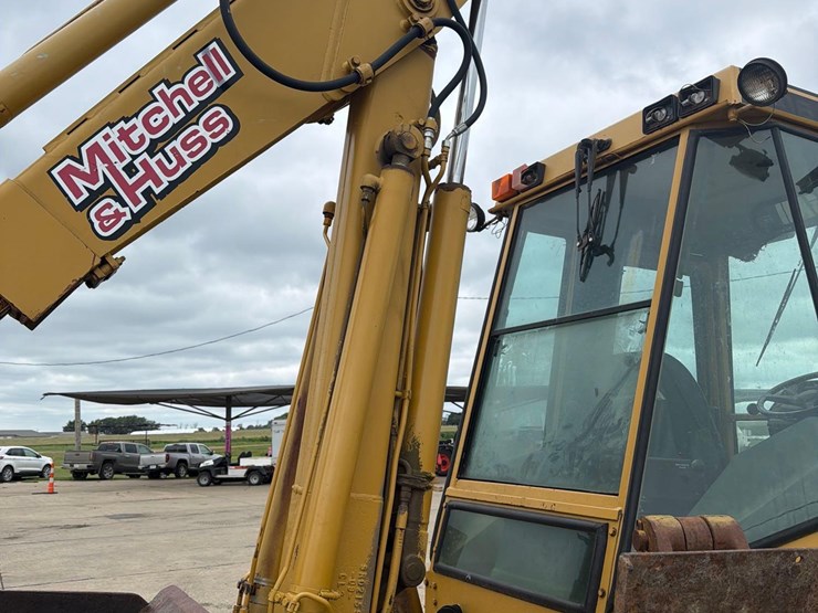 caterpillar-416-image-24