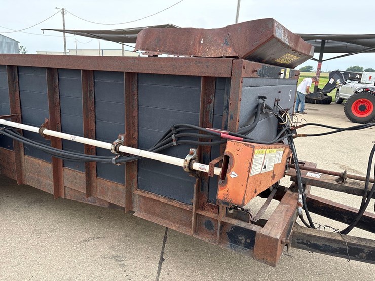meyer-m425-manure-spreader-image-22