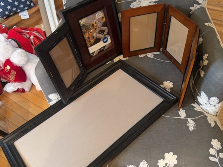 various-unused-picture-frames-and-tablecloth.-also-magazine-rack.-image-1