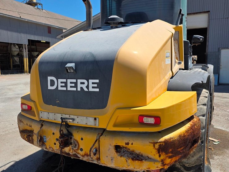 2019-john-deere-344-image-3