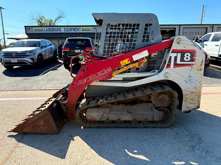 2019-takeuchi-tl8-image-15