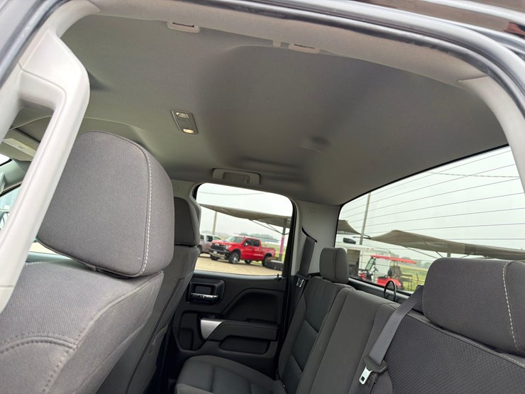 2018-chevrolet-1500-image-28
