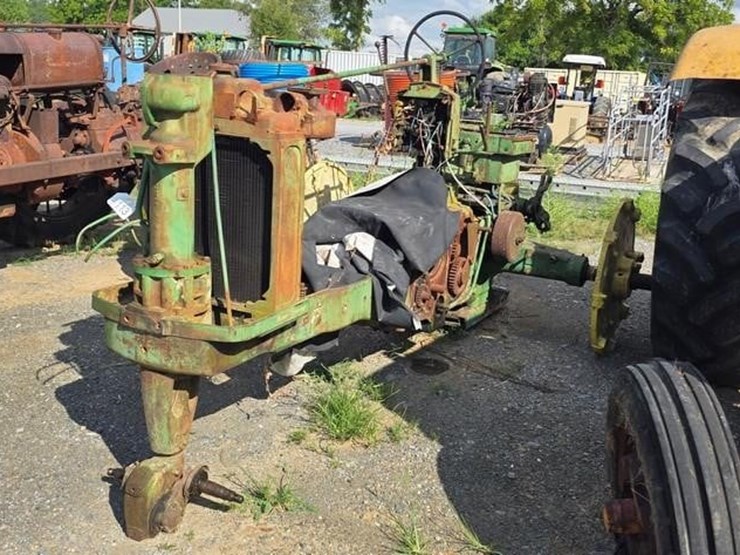 john-deere-tractor-(not-running)-image-2
