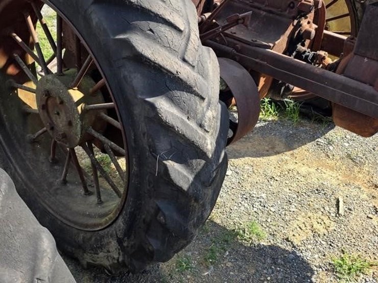farmall-f20-tractor-(not-running)-image-8