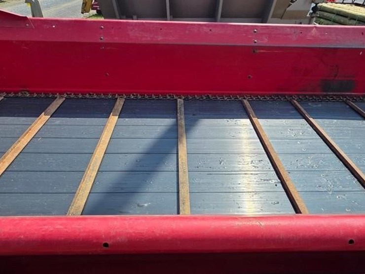2019-new-holland-165-image-24