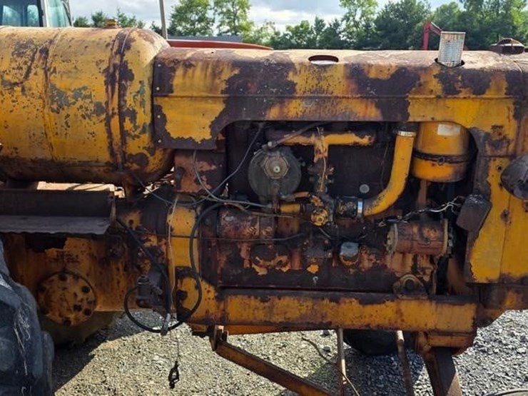 minneapolis-moline-tractor-(not-running)-114-image-15