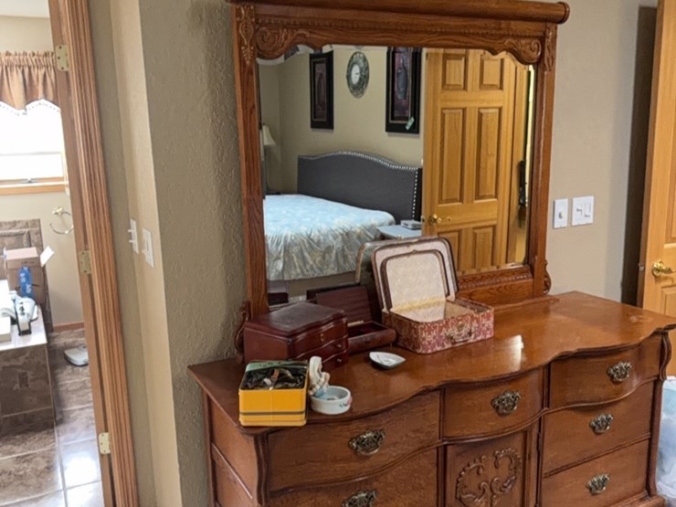 very-large-oak-dresser-with-large-high-back-mirror-image-6