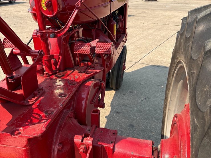 1949-farmall-m-tractor-image-19