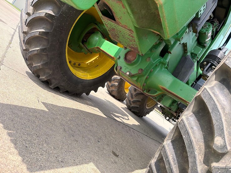 john-deere-8200-image-35