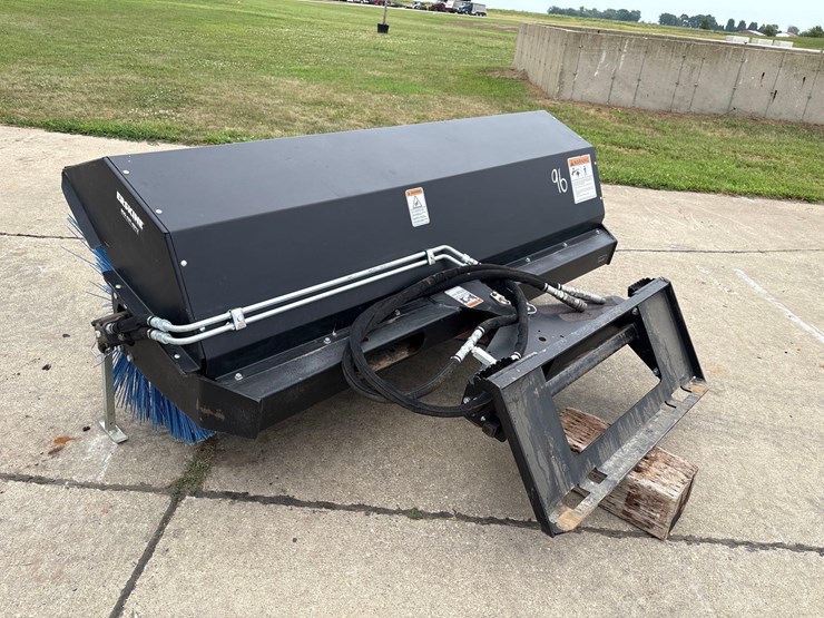 eskine-7ft-hydraulic-skidloader-broom-image-4