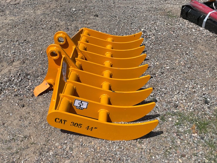 2026-caterpillar-305-image-4
