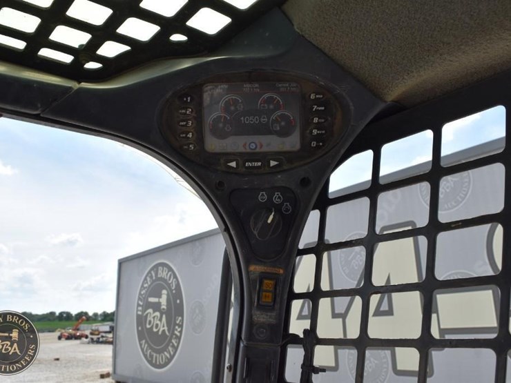 2016-bobcat-t740-image-35