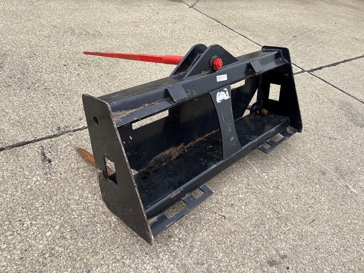 kc-skidloader-3-prong-bale-spear-image-4
