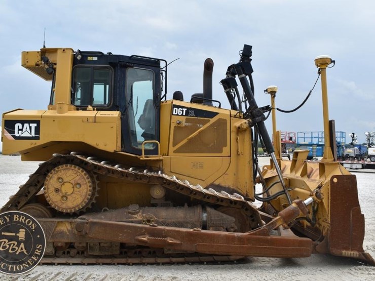 2015-caterpillar-d6t-xl-image-6